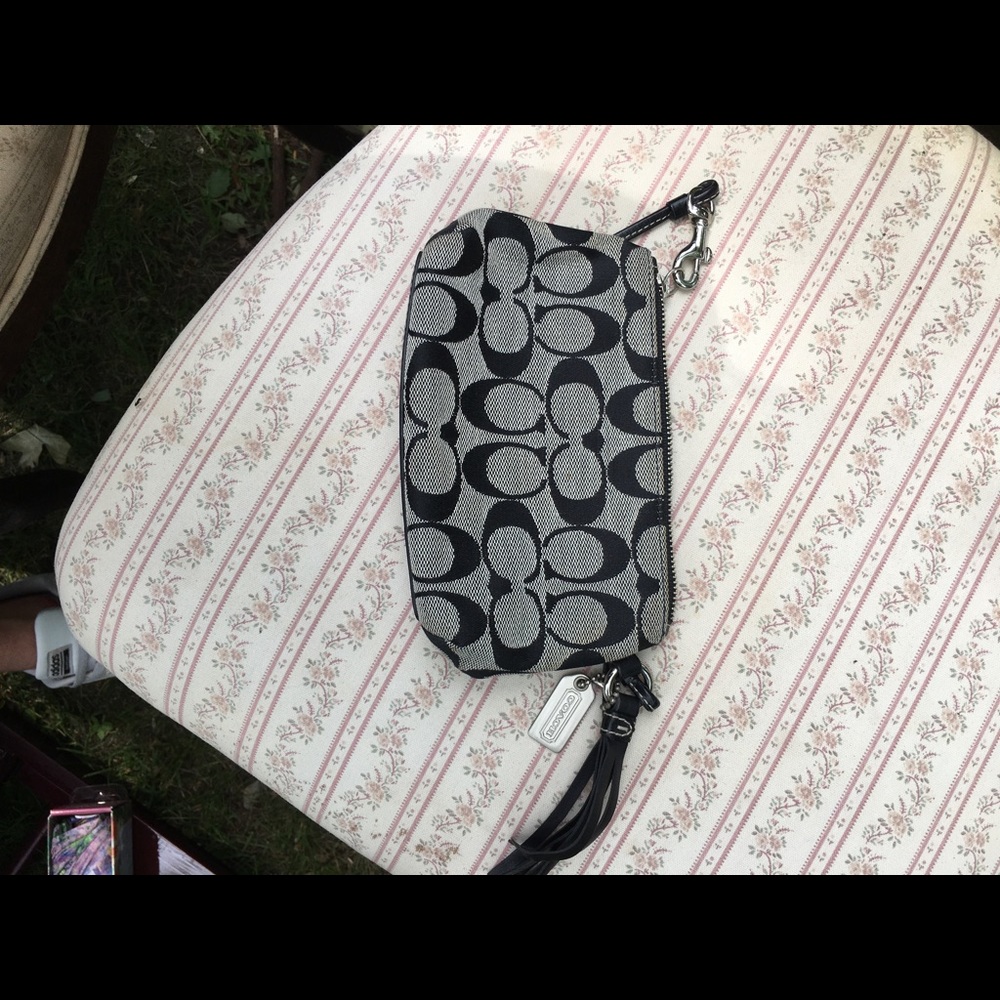 Classic coach wristlet in black
